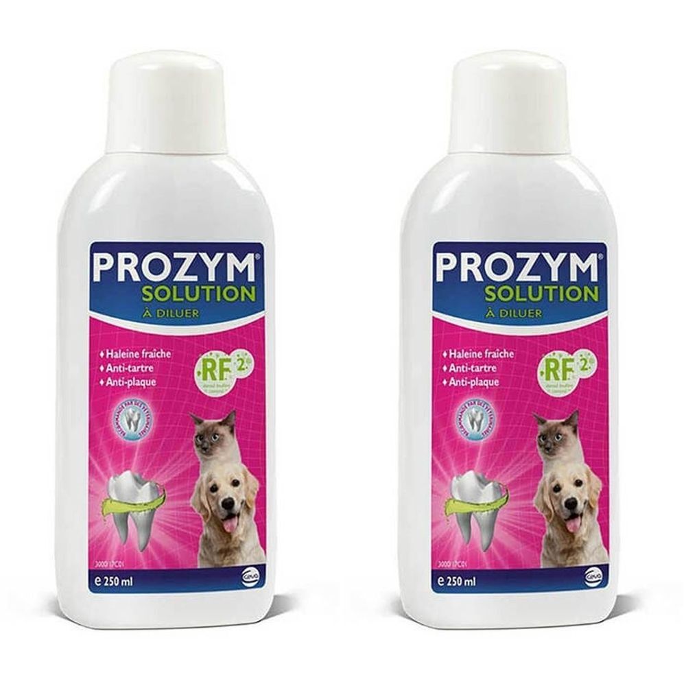 Deux flacons de Prozym Solution. Inscriptions : Haleine fraîche, Anti-tartre, Anti-plaque. Illustration chien, chat et dent.