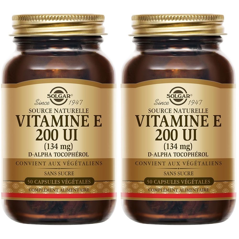 Deux flacons en verre brun avec des couvercles dorés. Chaque flacon porte l'inscription "VITAMINE E 200 UI" et "SOLGAR".