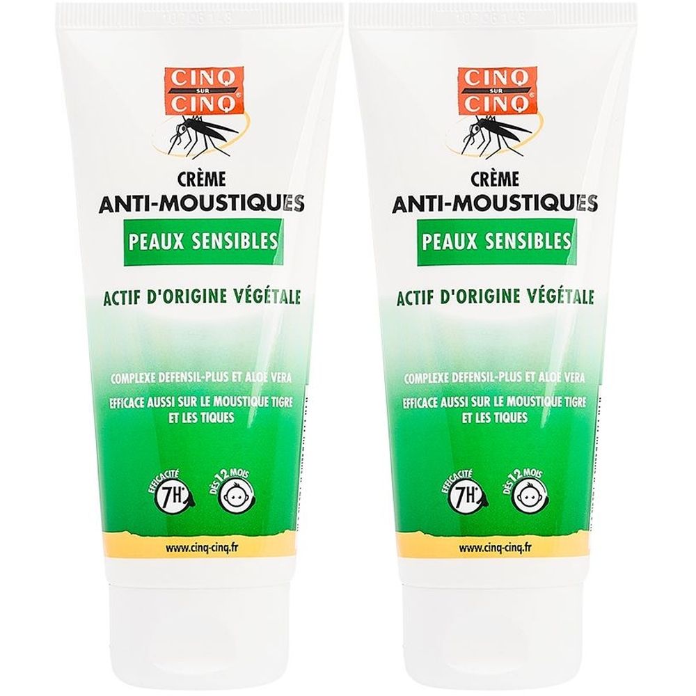 Deux tubes de crème anti-moustiques. Inscription: CINQ SUR CINQ Crème Anti-Moustiques Peaux Sensibles. Emballage vert et blanc avec logo et texte.