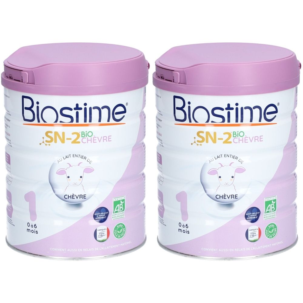 Deux boîtes de BIOSTIME® SN-2 Bio Lait de chèvre 1er âge. Couvercles roses, boîtes blanches avec informations et logo.
