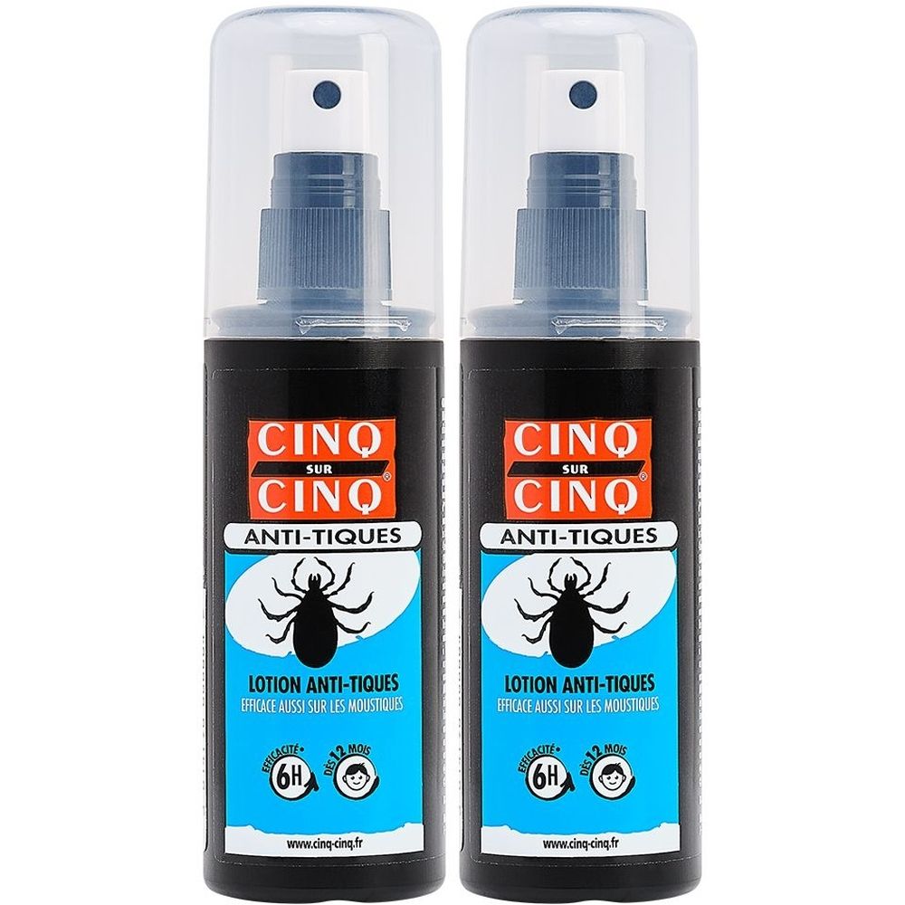 Deux flacons de spray noirs avec étiquette. Inscription: CINQ SUR CINQ ANTI-TIQUES.  LOTION ANTI-TIQUES. Logo: Tique.