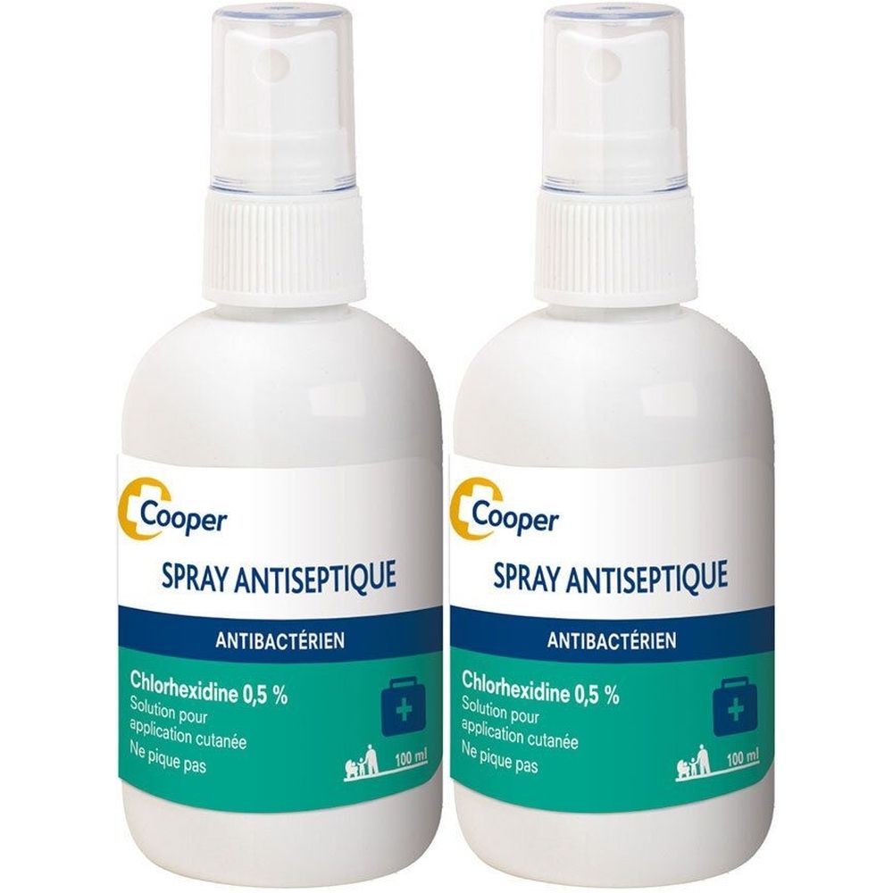 Deux flacons spray blancs. Étiquettes : Cooper, Spray antiseptique, Chlorhexidine 0,5%.