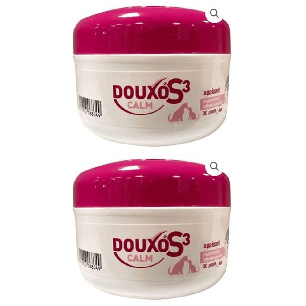Deux boîtes rondes avec couvercles roses. Inscription: Douxo S3 Calm. Pour chiens et chats.