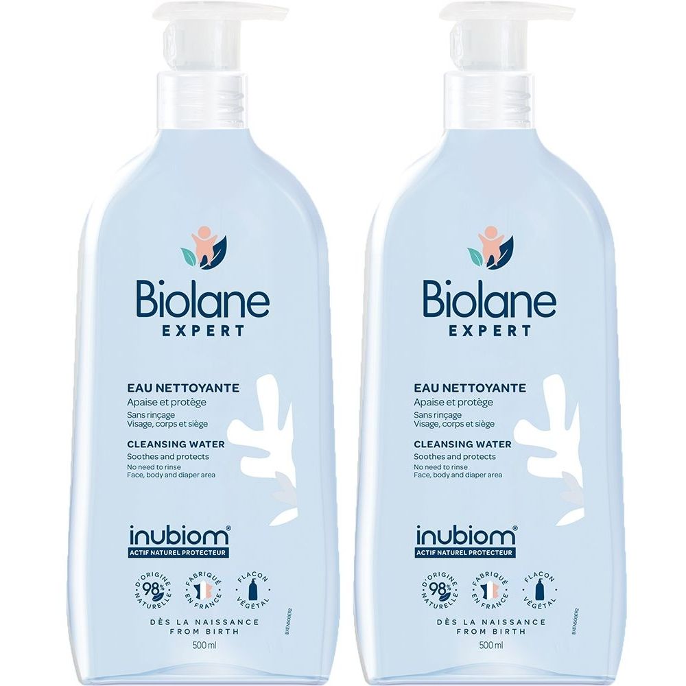 Deux flacons bleus avec pompe. Inscription Biolane Expert, Eau Nettoyante, Cleansing Water. Logos et texte.