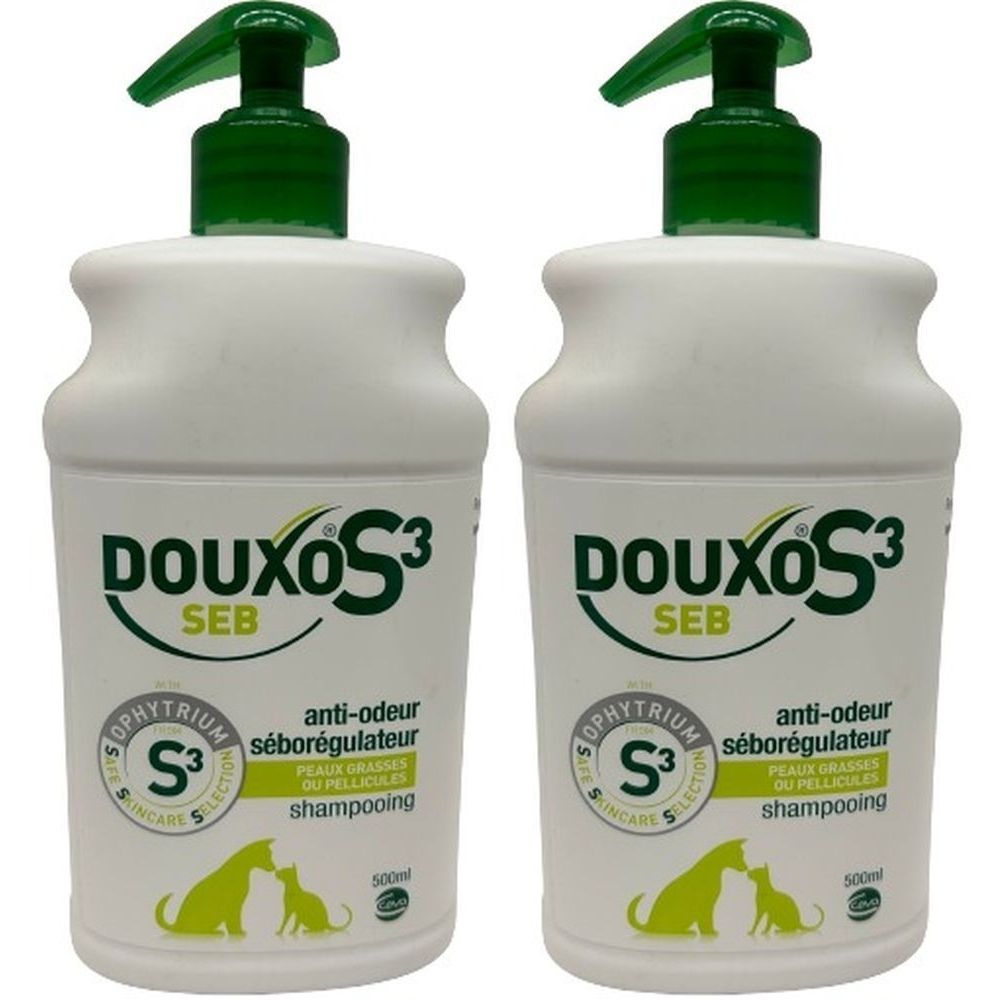 Deux flacons blancs avec pompe verte. Inscription: DOUXO S3 SEB, anti-odeur, shampooing pour peaux grasses et pellicules. Image chien et chat.