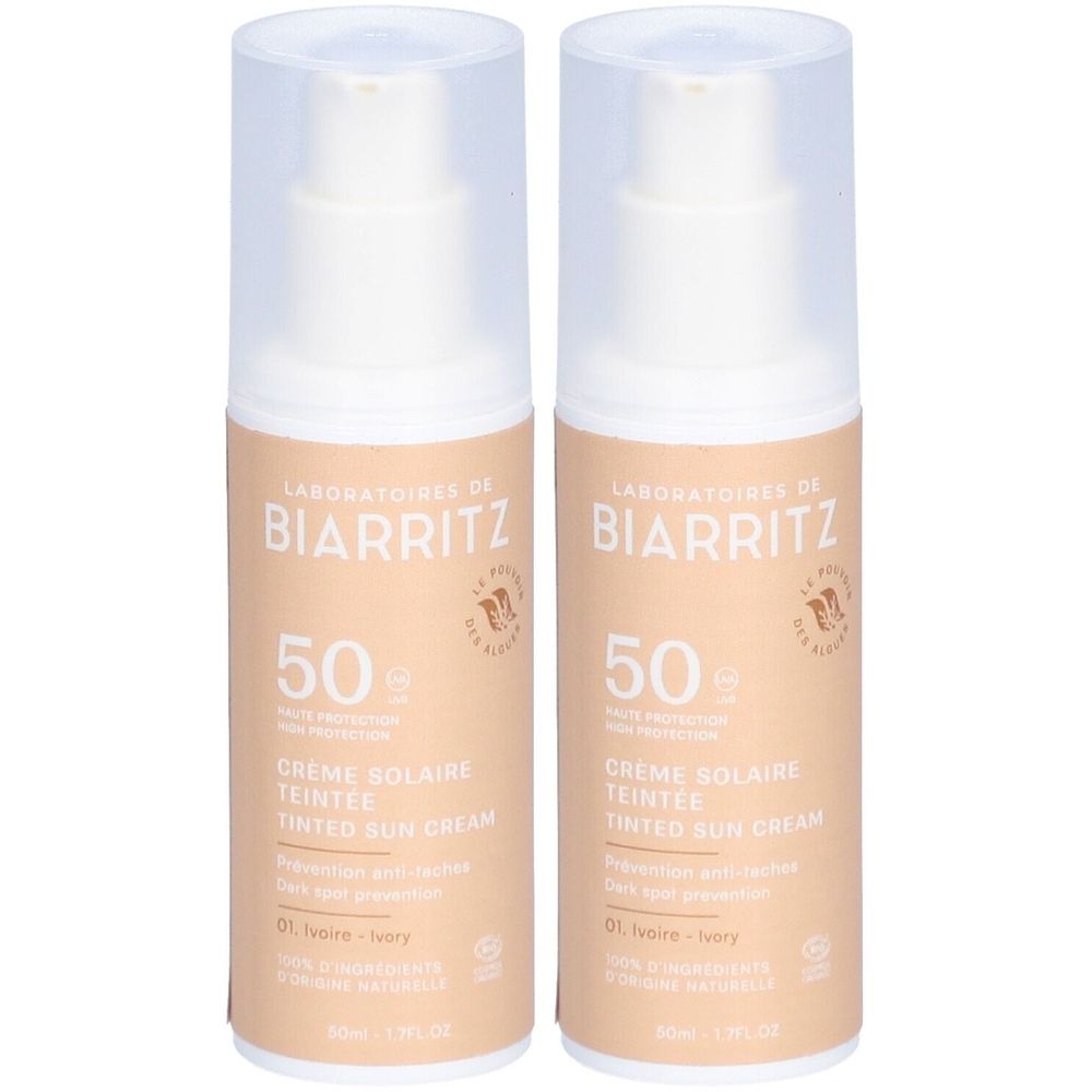 Deux flacons de crème solaire teintée SPF 50. Inscription: BIARRITZ, Crème Solaire Teintée, 01 Ivoire.