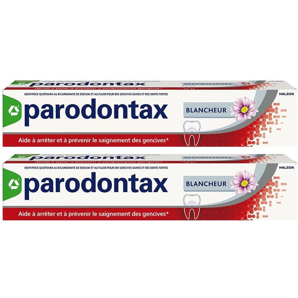 Deux tubes de dentifrice Parodontax. Tubes blancs avec graphiques rouges et gris. Texte : BLANCHEUR, aide à arrêter le saignement des gencives.