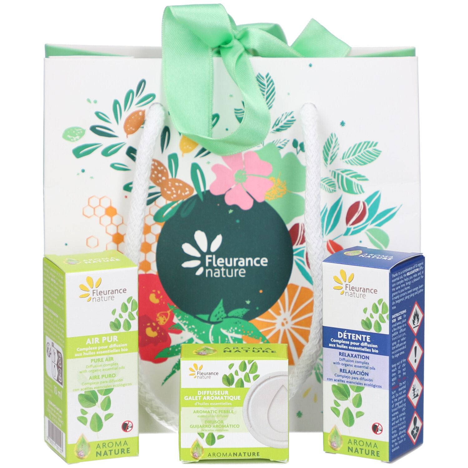 Coffret cadeau avec sac en papier, trois boîtes et un diffuseur céramique. Logo "Fleurance nature".