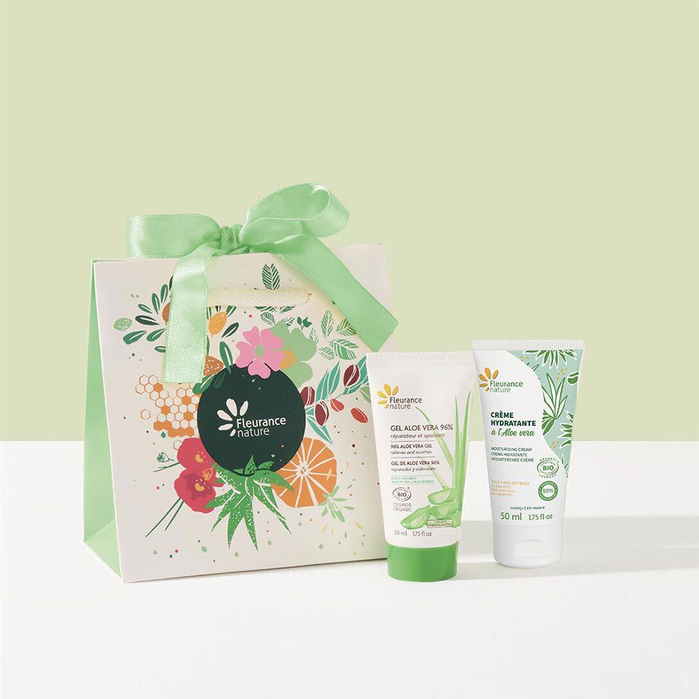 Coffret cadeau avec deux tubes et un sac avec nœud. Un tube de gel d'aloe vera, l'autre de crème. Logo et motifs floraux sur le sac.