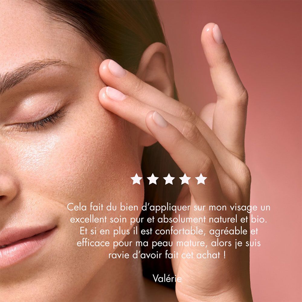 Visage avec main. Texte: Évaluation 5 étoiles. Citation d'une cliente.