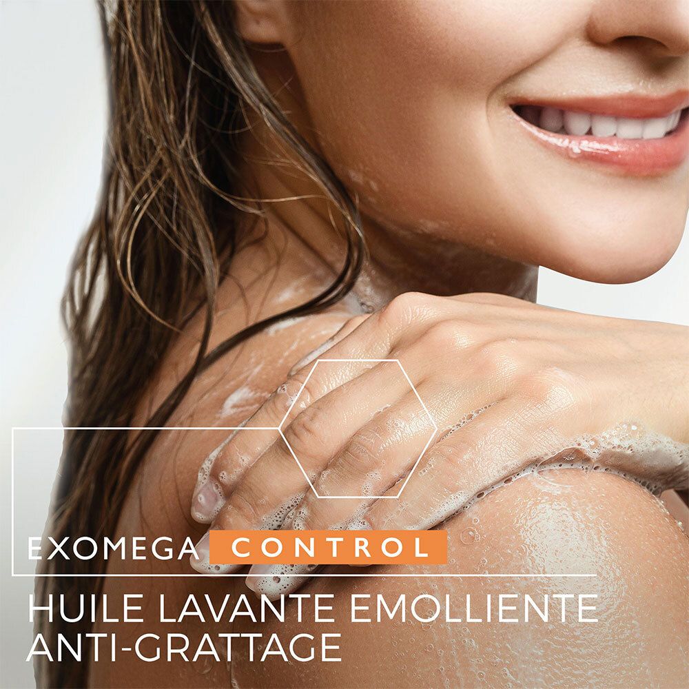 A-DERMA Exomega Control Huile Lavante Emolliente Anti-Grattage. Femme se lave. Texte sur l'image: EXOMEGA CONTROL, Huile Lavante.