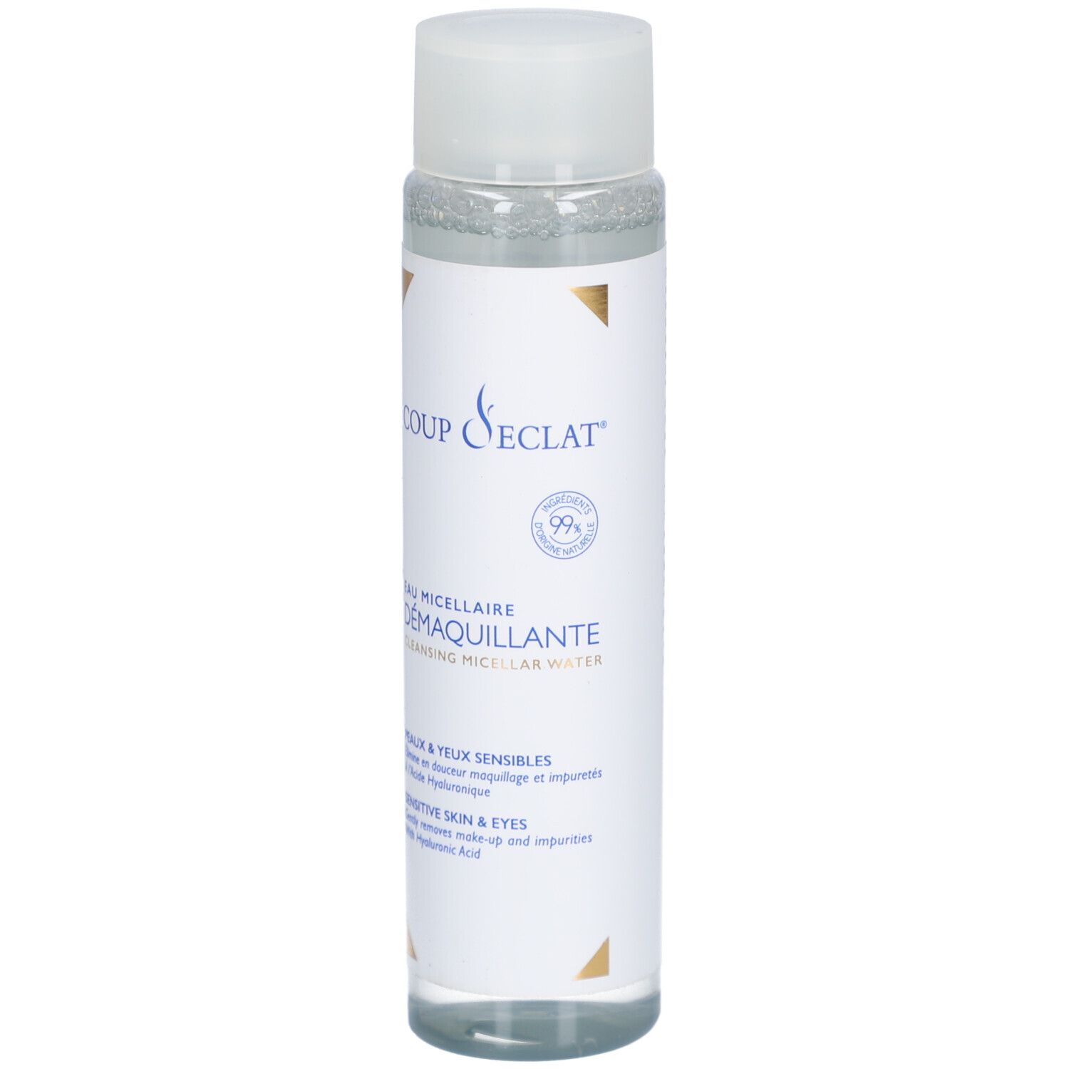 Flacon transparent avec bouchon blanc. Inscription: COUP D'ECLAT, EAU MICEL DEMAQ, Peaux & yeux sensibles. Avec acide hyaluronique.