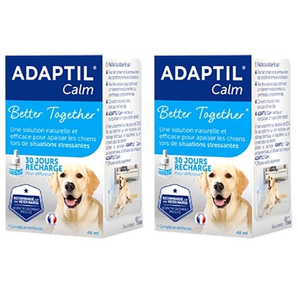 Deux boîtes Adaptil Calm Better Together. Emballage bleu et blanc avec nom du produit, image de chien et texte.