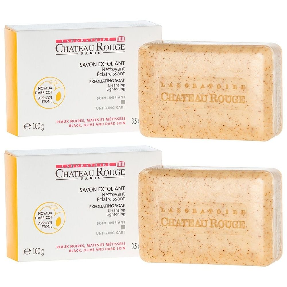 Deux savons et emballages. Inscription: CHÂTEAU ROUGE SAVON EXFOLIANT. Emballage à accent jaune, savon beige avec particules.