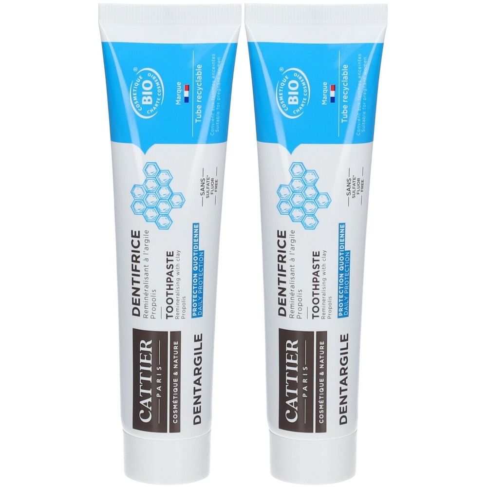 Deux tubes de dentifrice. Emballage blanc et bleu avec texte et logo. Certification bio.