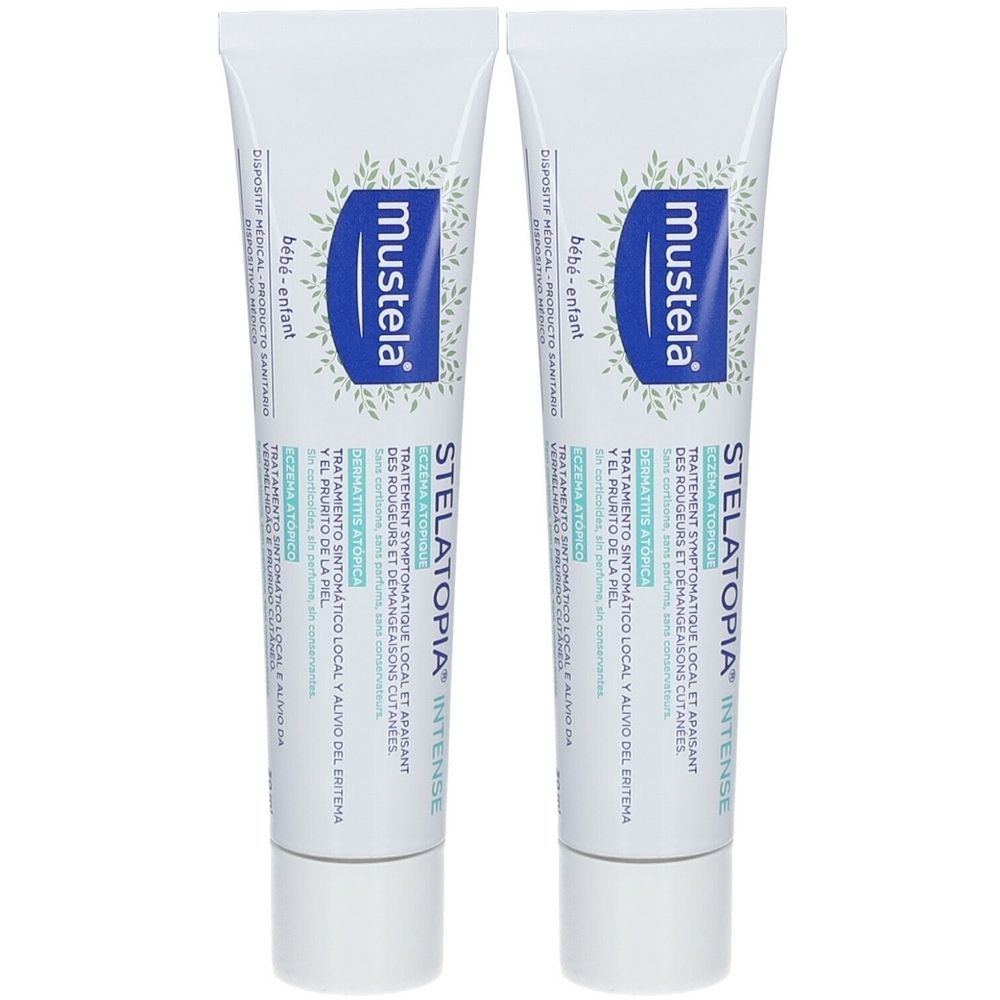 Deux tubes de crème Mustela Stelatopia Intense. Tubes blancs avec texte bleu et nom du produit. Texte multilingue.
