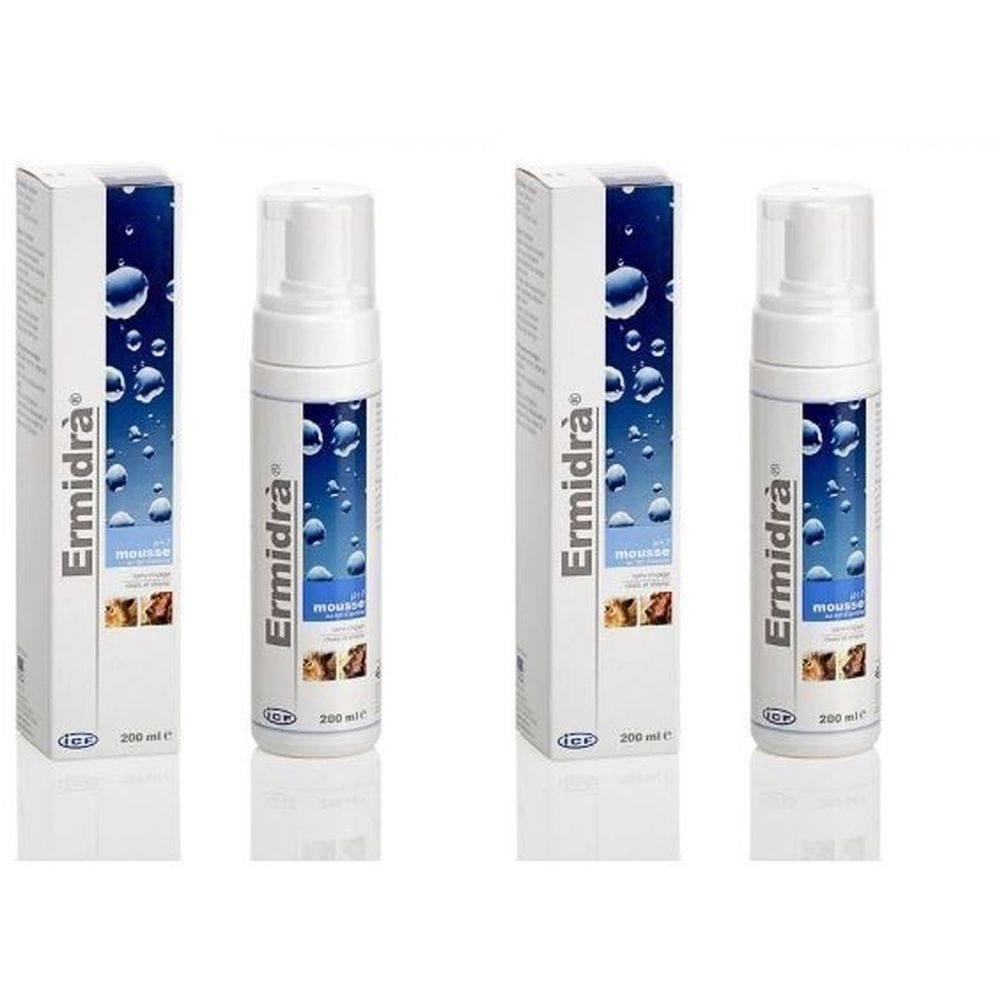 Quatre flacons et emballages de ICF Ermidrà® Mousse. Flacons blancs avec vaporisateur, dans des boîtes blanches avec graphisme bleu. Inscription Ermidrà®.
