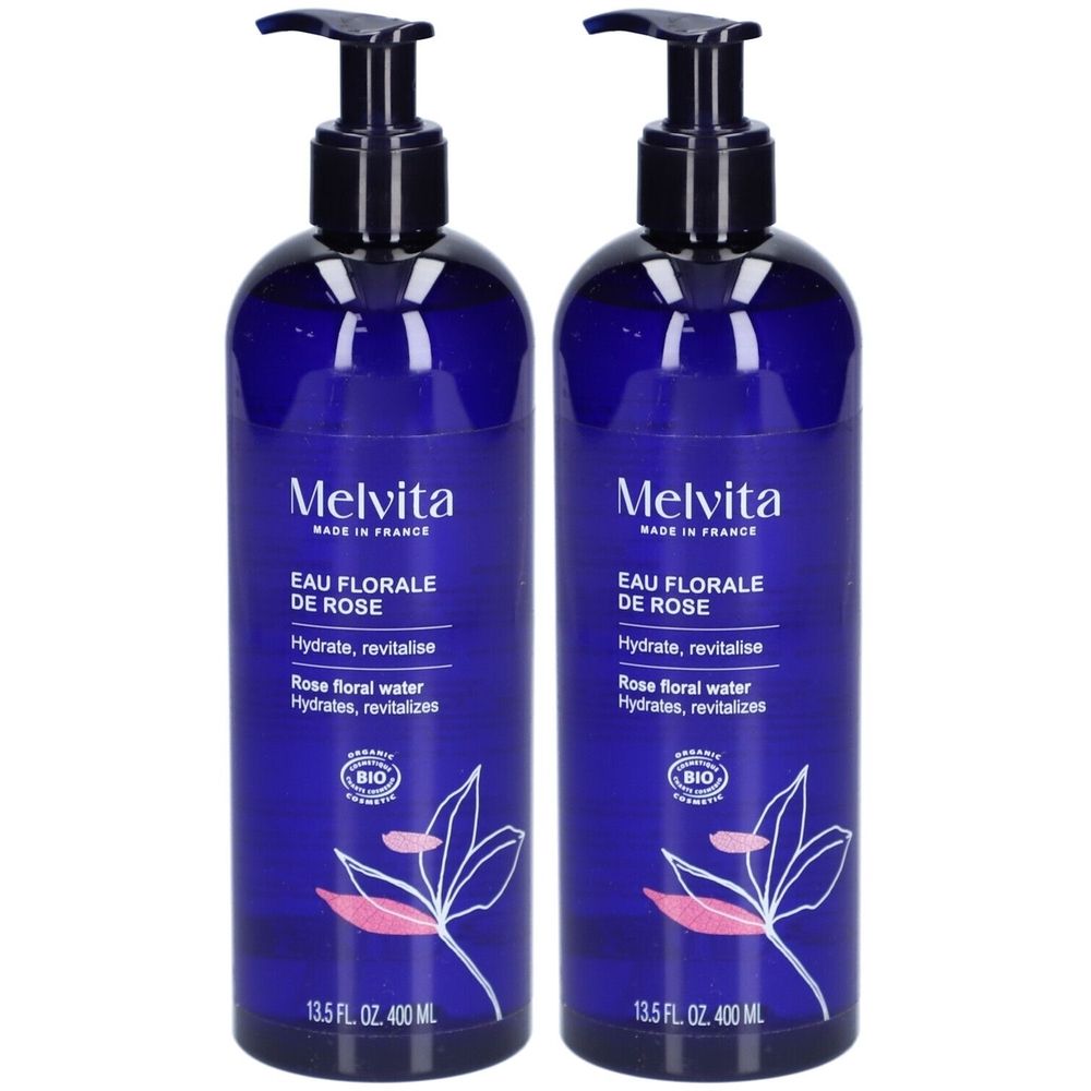 Deux flacons bleus avec pompe noire. Inscription : Melvita Eau Florale de Rose. Certification bio. 13,5 fl. oz. 400 ml.