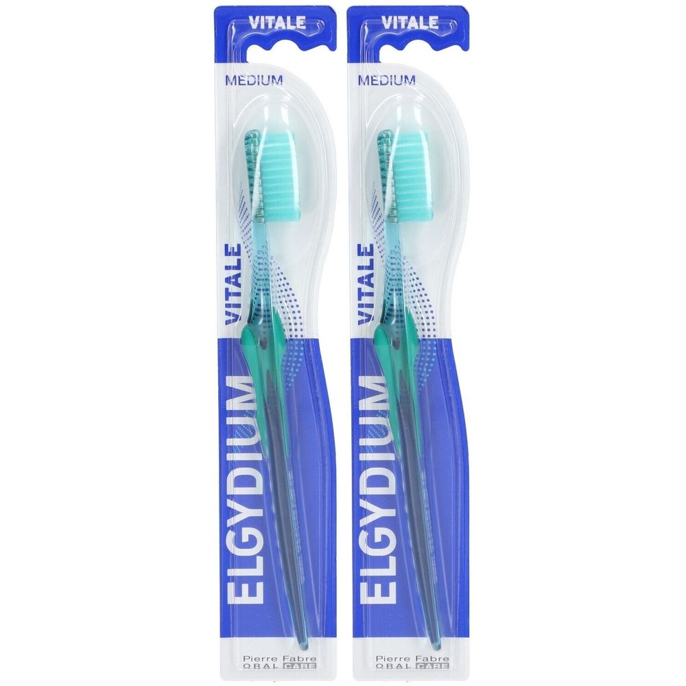 Deux brosses à dents sous blister. Soies vertes, manche bleu. Inscription : Elgydium Vitale, Medium.