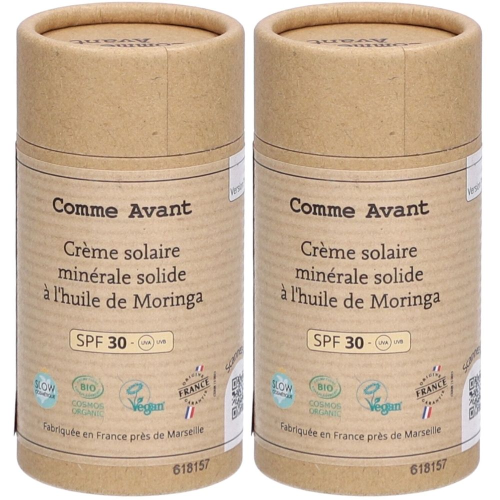 Deux tubes cylindriques en papier brun. Inscription: Comme Avant Crème solaire minérale solide SPF30. Avec labels bio et vegan.