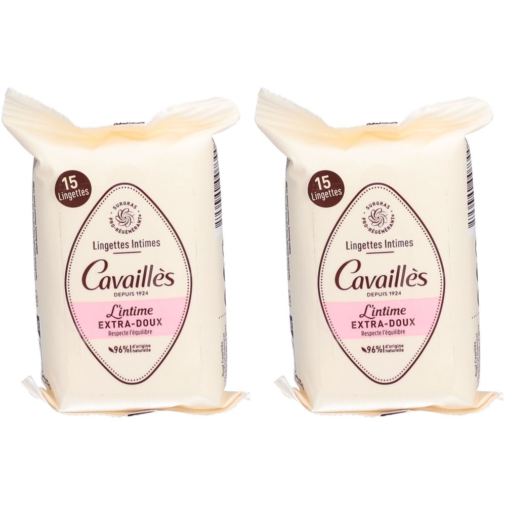 Deux paquets de lingettes intimes. Inscription: Cavaillès, L'intime Extra-Doux. Chaque paquet contient 15 lingettes.