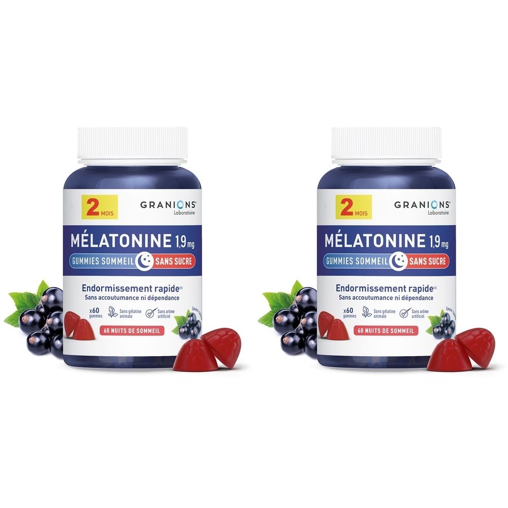 Deux flacons bleus avec bouchons blancs. Inscription : Mélatonine 1,9 mg, Gummies sommeil, sans sucre. Baies et bonbons à côté.