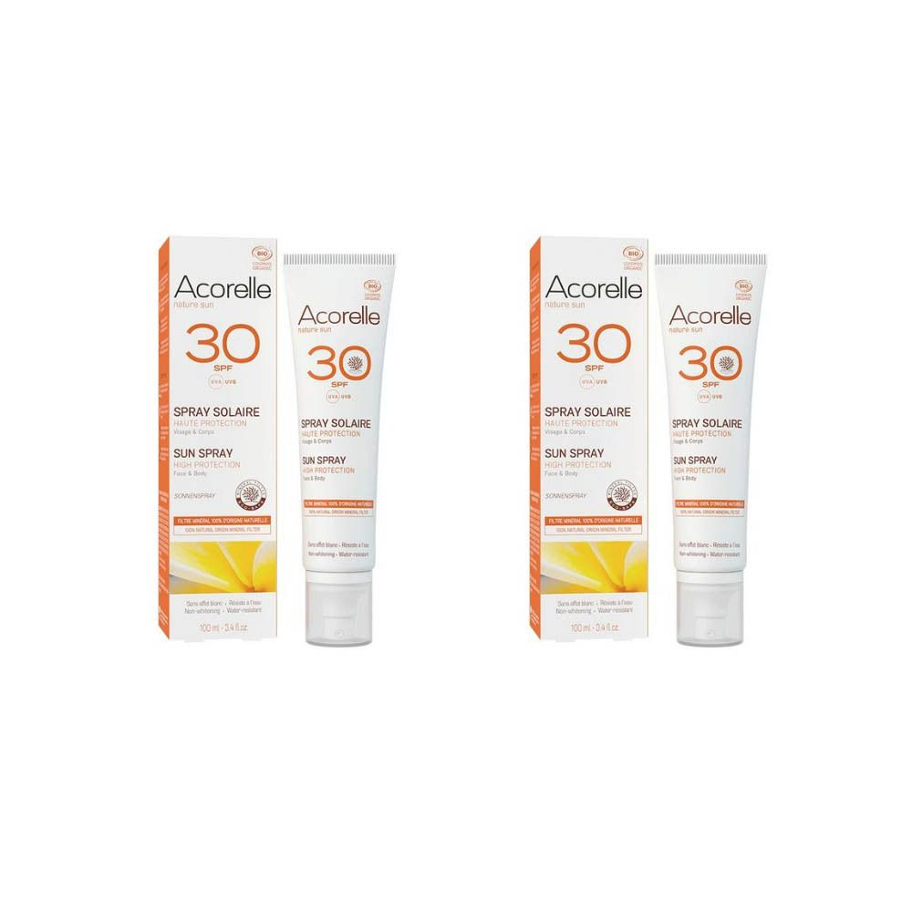 Deux tubes et boîtes de crème solaire. Inscription : Acorelle, SPF 30, Spray Solaire, Sun Spray.