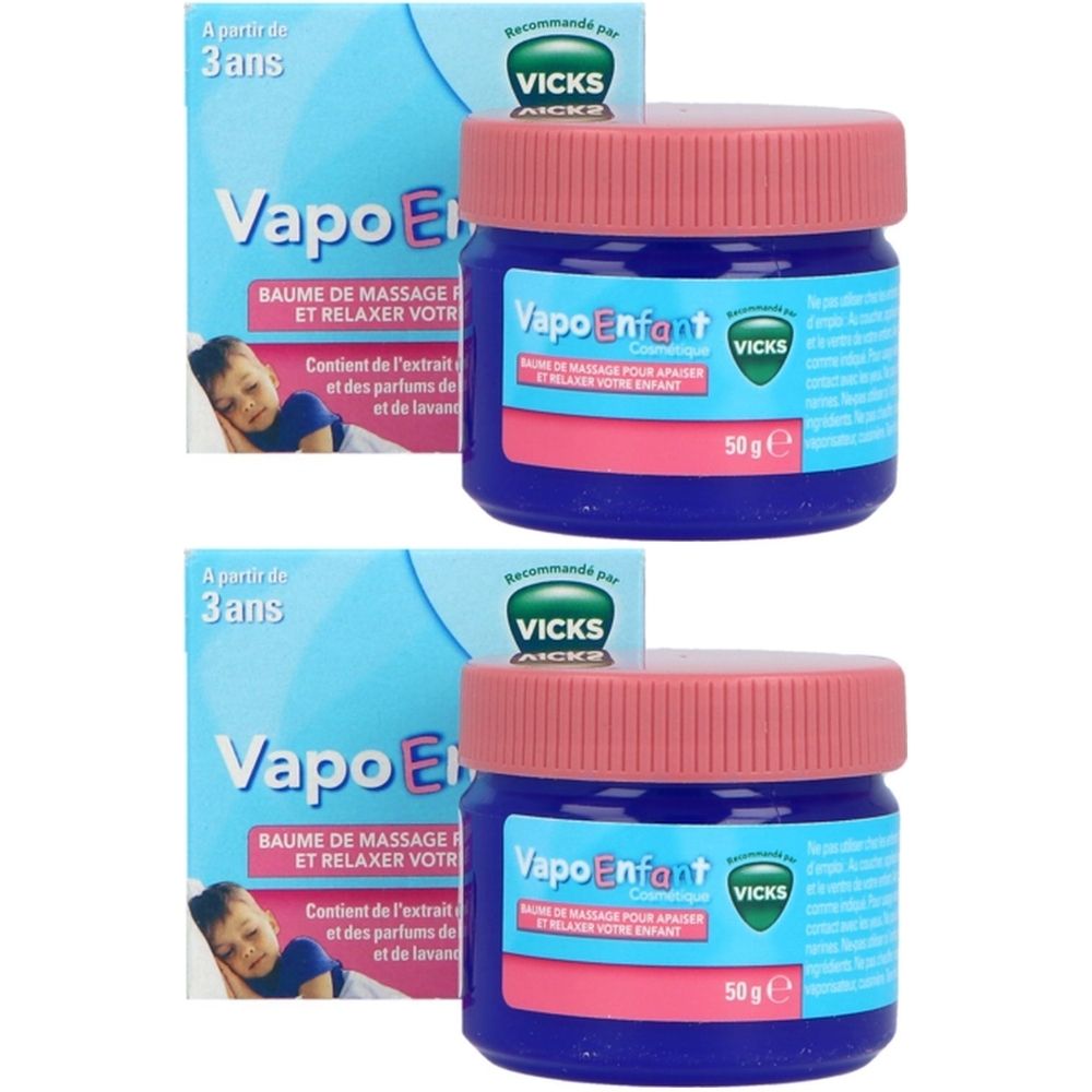 Deux pots bleus avec couvercles roses et étiquettes. Inscription: VapoEnfant, Baume de Massage, 50g. Recommandé par Vicks. Boîtes bleues.