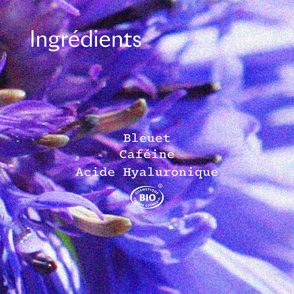 Gros plan sur des fleurs bleues. Texte: Ingrédients. Bleuet, Caféine, Acide Hyaluronique. Label bio.
