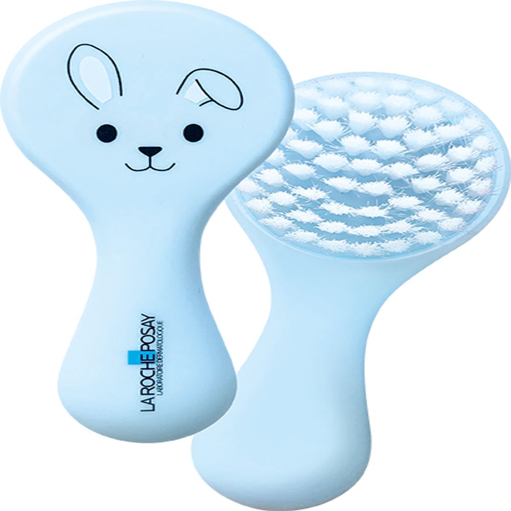 Brosse bébé bleu clair avec motif lapin. Tête de brosse avec poils blancs. Logo LA ROCHE-POSAY.