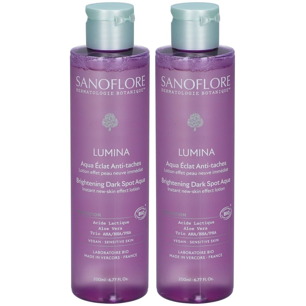 Deux flacons de SANOFLORE Lumina Aqua. Flacons violets avec bouchons vert clair. Texte: LUMINA, Aqua Éclat Anti-taches, Brightening Dark Spot Aqua.