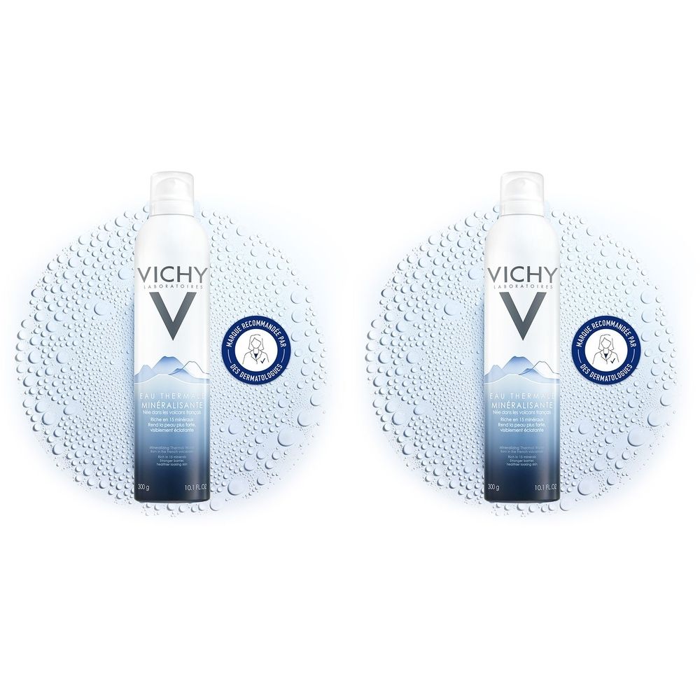 Deux flacons vaporisateurs avec étiquette blanche et bleue. Inscription : Vichy. Recommandé par les dermatologues.