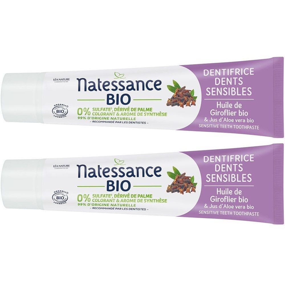 Deux tubes de dentifrice. Inscription: Natessance BIO, Dentifrice Dents Sensibles. Avec certification bio.