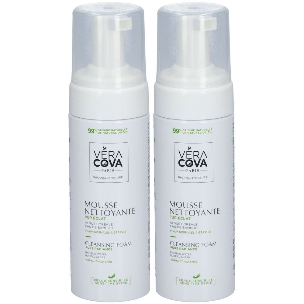Deux flacons blancs avec pompe. Inscription: VERA COVA PARIS, MOUSSE NETTOYANTE PUR ÉCLAT, CLEANSING FOAM.
