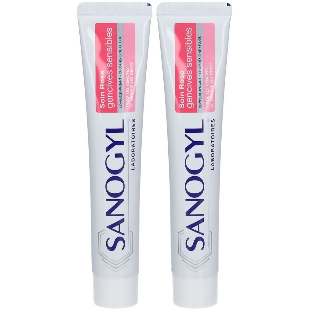 Deux tubes de dentifrice. Blancs, avec des accents roses et du texte. Inscription: SANOGYL, Soin Rose gencives sensibles.