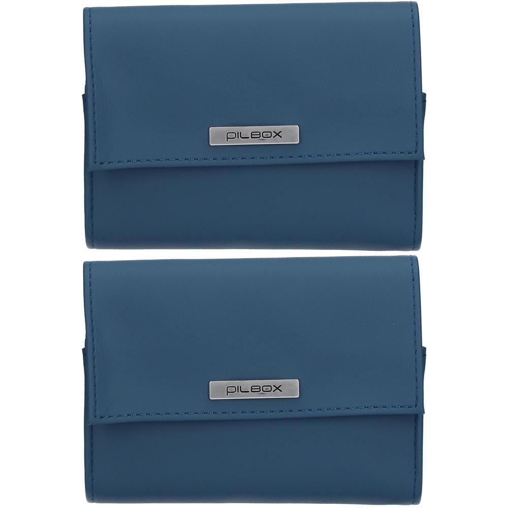 Deux piluliers bleus avec logo pilbox® argenté. Forme rectangulaire avec fermeture à rabat.