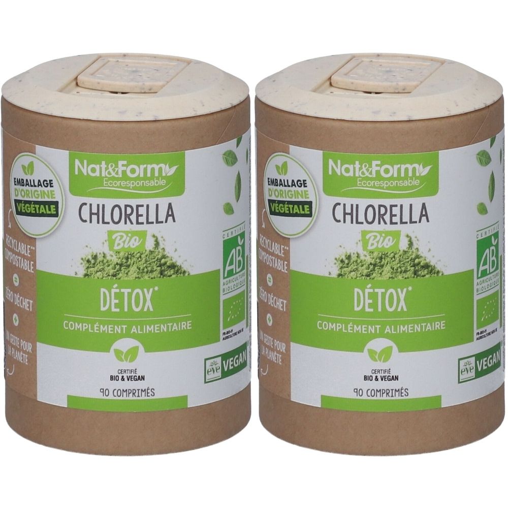 Deux boîtes cylindriques avec étiquettes. Inscription : Chlorella Bio, Detox, complément alimentaire. Labels Vegan et Bio.