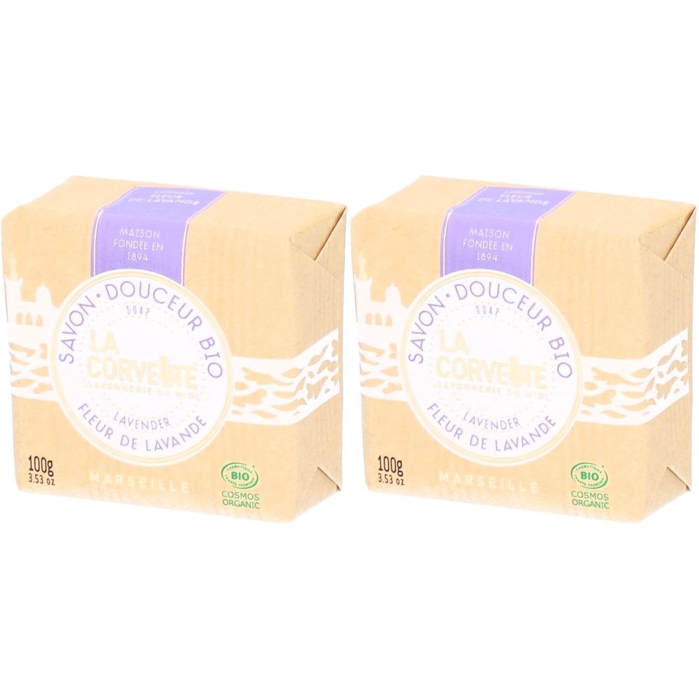 Deux savons carrés emballés. Inscription: SAVON DOUCEUR BIO, LA CORVETTE, Fleur de Lavande, 100g. Label bio.