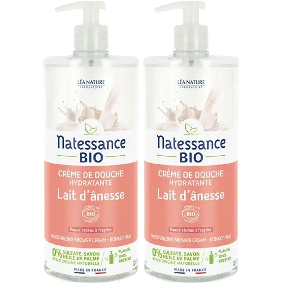 Deux flacons de crème de douche avec pompe. Inscription: Natessance BIO Crème de Douche Hydratante Lait d'ânesse. Flacons en matière recyclée.