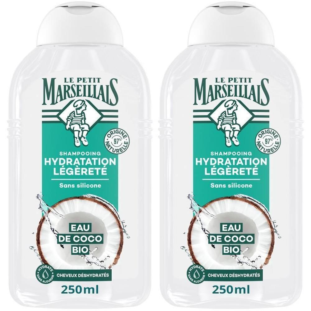 Deux bouteilles de Le Petit Marseillais Shampooing Hydratation Légèreté à l'eau de coco bio.