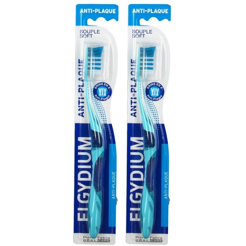 Deux brosses à dents sous blister. Soies et manches bleus. Inscription: ELGYDIUM, Anti-Plaque, Souple Soft.