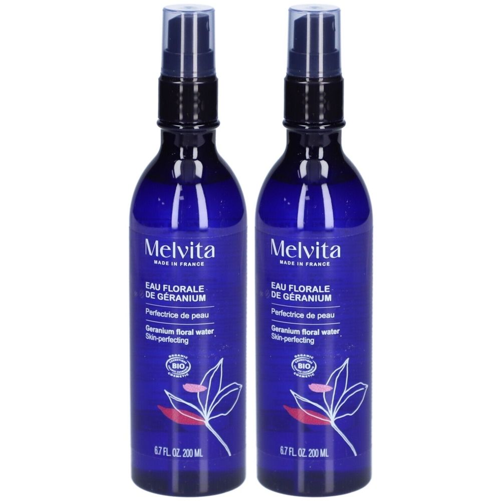 Deux flacons bleus avec vaporisateur. Inscription: Melvita, Eau Florale de Géranium, Perfectrice de peau. Certification Bio.