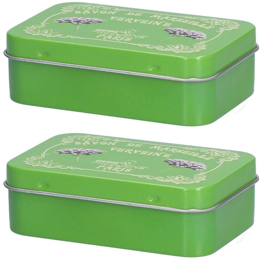 Deux boîtes rectangulaires vertes en métal. Sur le couvercle, on lit "Savon de Marseille Verveine Paris".