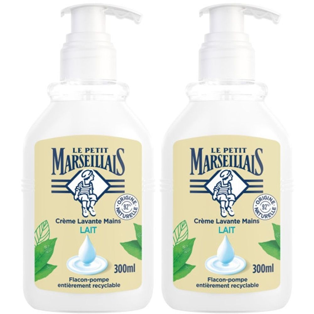 Deux flacons blancs avec pompe. Étiquettes avec logo et texte: Crème Lavante Mains Lait. 300ml. Flacon-pompe entièrement recyclable.