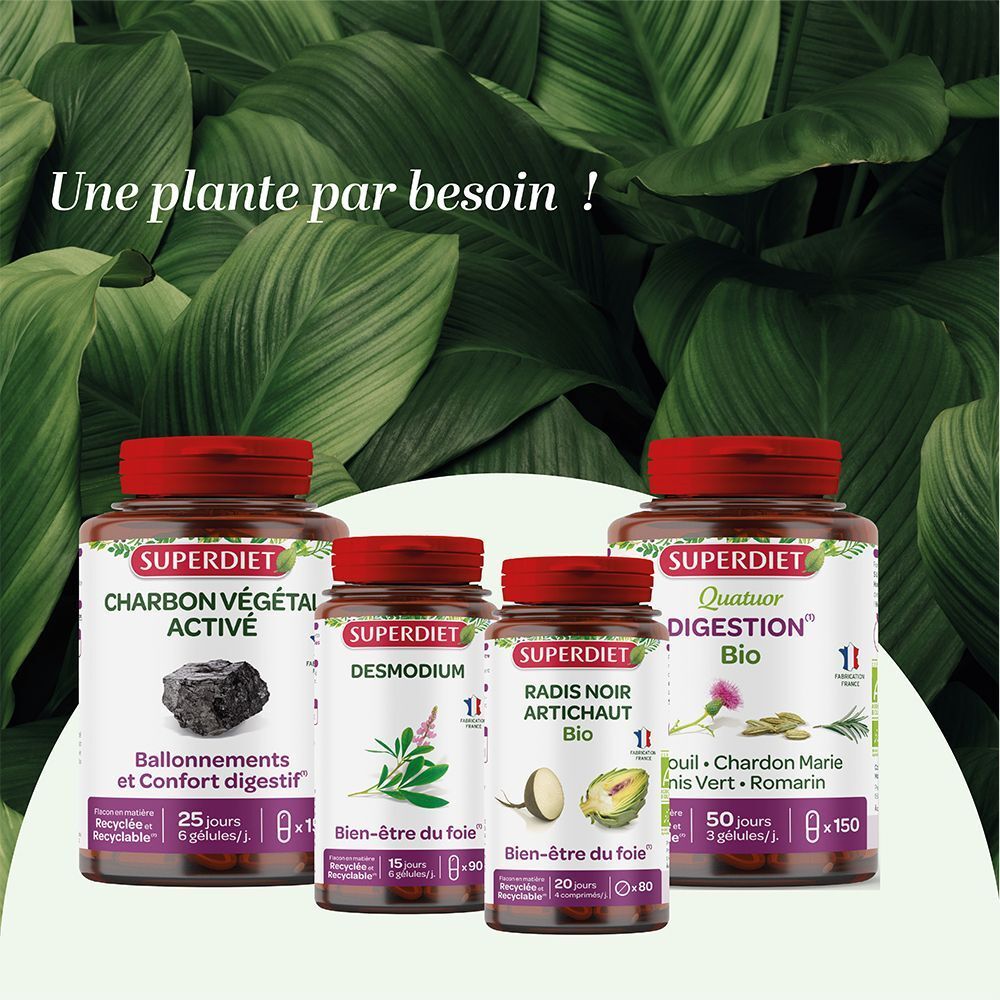 Quatre flacons de compléments alimentaires Superdiet : Charbon actif, Desmodium, Radis noir et Quatuor Digestion.