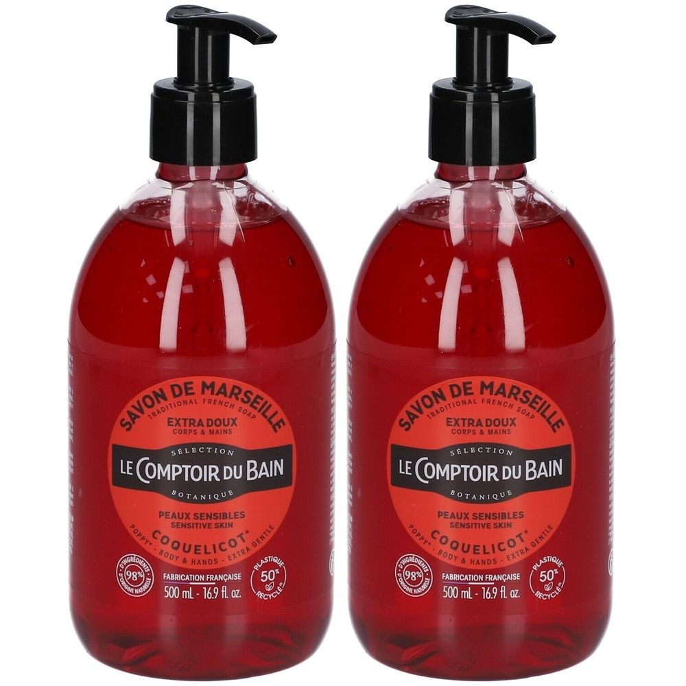 Deux flacons de savon liquide avec pompe noire. Liquide rouge. Inscription : Savon de Marseille, Le Comptoir du Bain, Coquelicot.