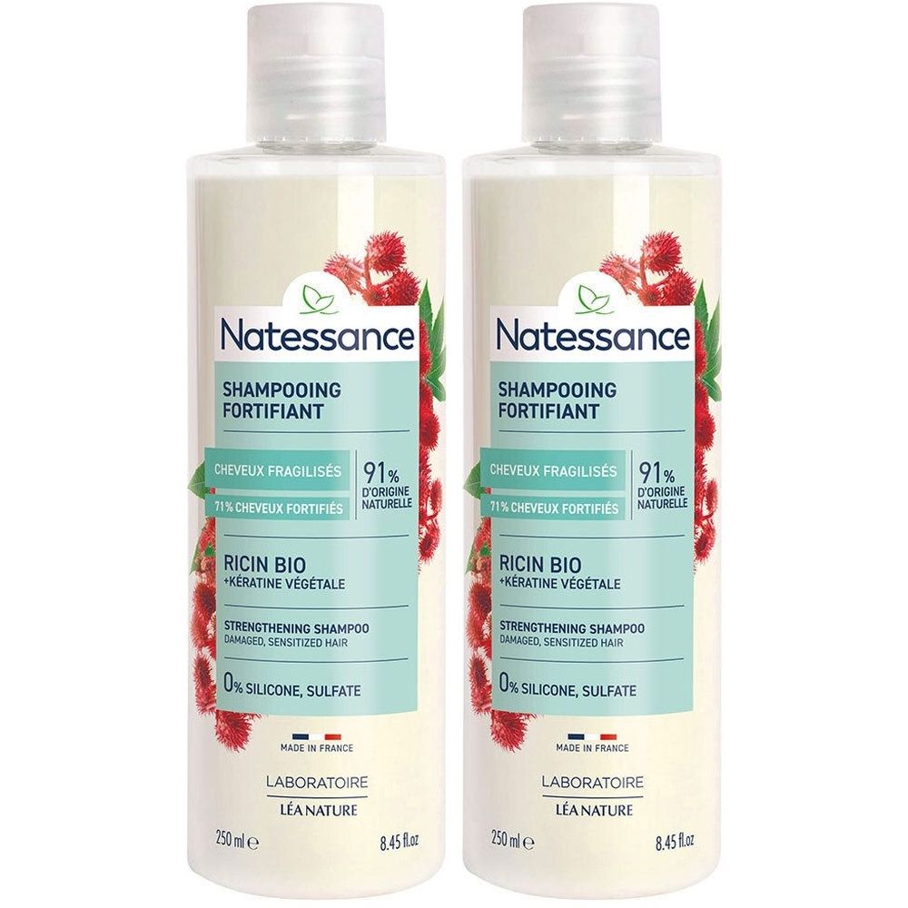 Deux flacons de shampooing. Inscription: Natessance, Shampooing Fortifiant. Contient de l'huile de ricin et de la kératine végétale. 0% silicone, sulfate.