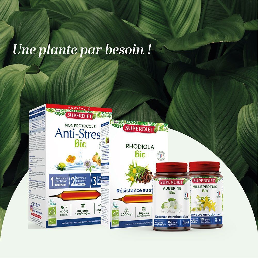 Divers produits SUPERDIET Bio, dont Anti-Stress et Passiflore, en boîtes et flacons.