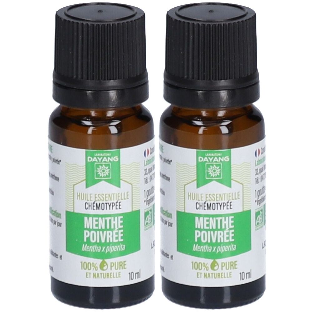 Deux flacons en verre brun avec bouchons noirs. Étiquettes avec "DAYANG", "HUILE ESSENTIELE", "MENTHE POIVREE" et "100% PURE".