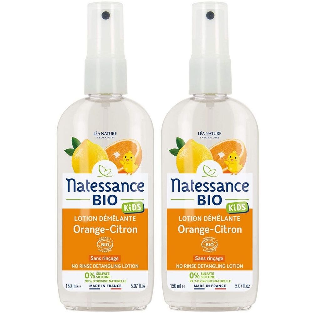 Deux flacons de Natessance Kids Démêlant Orange-Citron. Flacons transparents avec vaporisateur, étiquette avec logo, label bio et nom du produit.